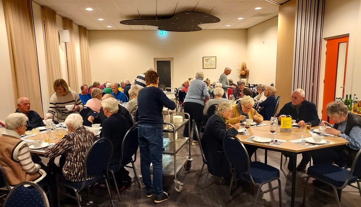 Eten, kletsen en ontmoeten onder het Brede Dak